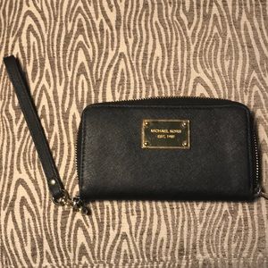 Michael Kors wallet/wristlet